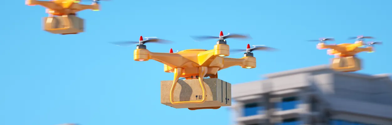 Żółte drony niosące przesyłki do odbiorcy docelowego